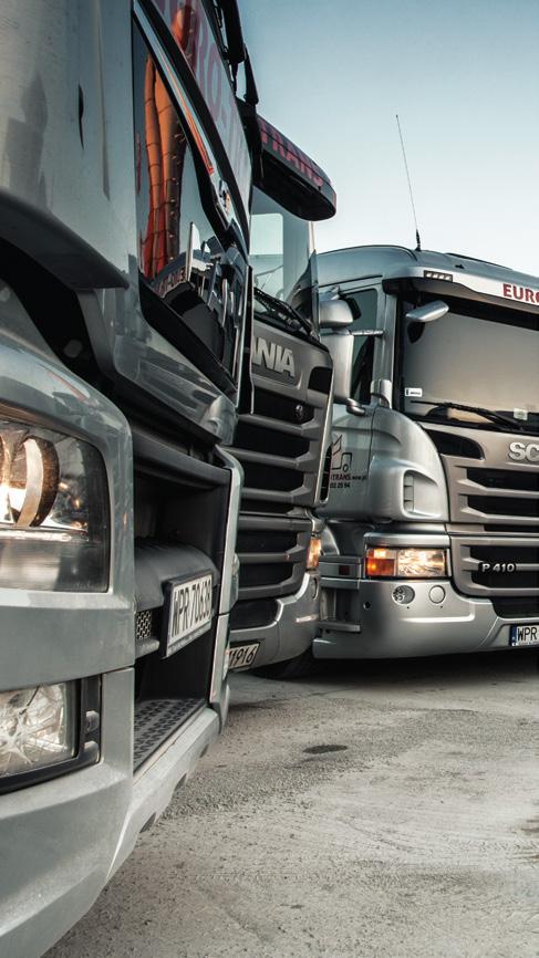 FLOTA I SPRZĘT Potencjał EURO-TRANS, to przede wszystkim ludzie i ich kompetencje, nowoczesne systemy IT oraz ponad 300 jednostek transportowych renomowanych marek, takich jak Liebherr, Putzmeister,