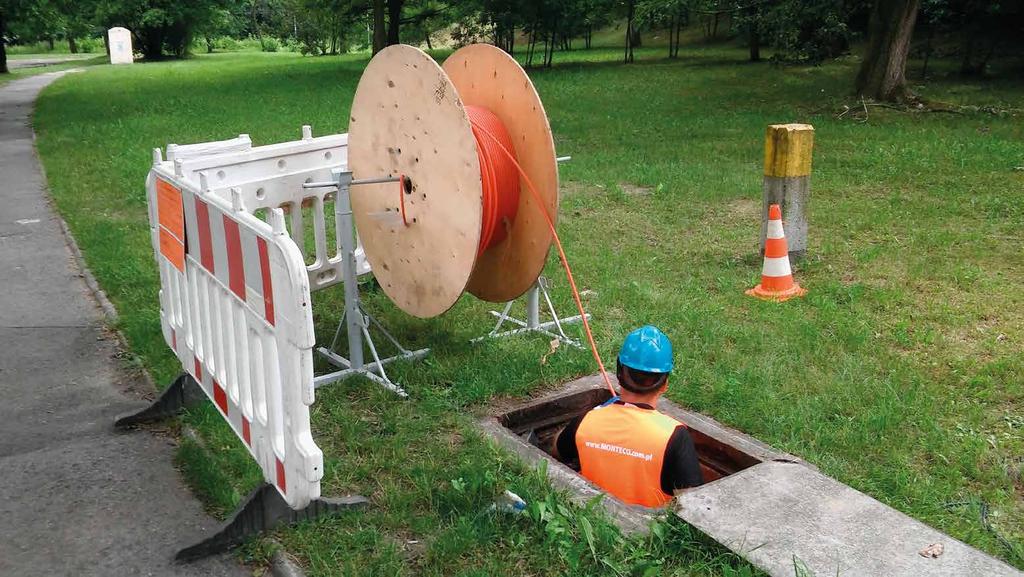 BUDOWA SIECI FTTH Budowa sieci FTTH (światłowód do domu), to najnowocześniejsza technologia, która polega na doprowadzeniu do pojedynczego lokalu / nieruchomości łącza światłowodowego zakończanego