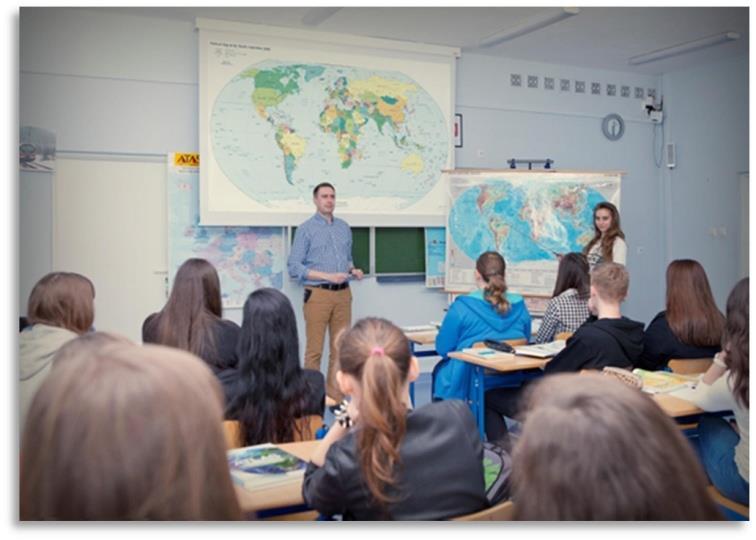KLASA GEOGRAFICZNO SPOŁECZNA (IA) Przedmioty realizowane w zakresie rozszerzonym: geografia wiedza o społeczeństwie Przedmioty uzupełniające: edukacja prawna przewodnik przyrody LICEUM