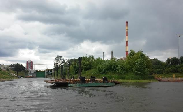 Analizując bardziej szczegółowo kształtowanie się stanów wód i wielkości przepływów na badanym obszarze, ocenić należy zróżnicowany charakter poszczególnych odcinków rzeki.