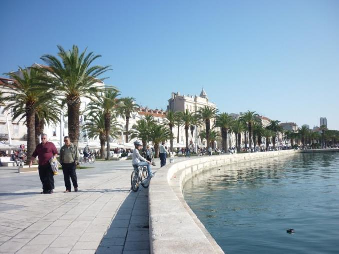 SPLIT - PARK NARODOWY KRKA Split miasto i port słynące z wspaniale zachowanej architektury z czasów rzymskich, wpisane na listę Światowego Dziedzictwa Kultury