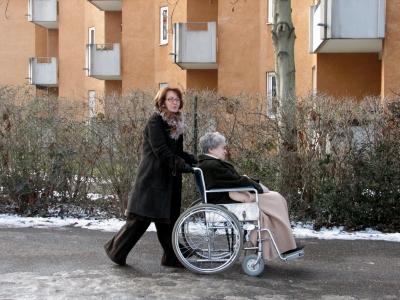 Polskie opiekunki na długie lata mają pewną pracę w Niemczech, gdyż 27% niemieckiego społeczeństwa ma powyżej 60 lat, a Niemcy stoją przed wyzwaniem zapewnienia seniorom opieki na jesień życia.