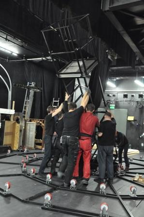 się w technice dostarczanej teatrom.