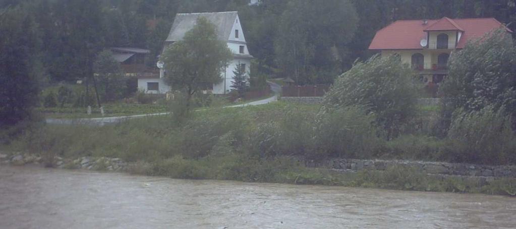 3. Porównanie zastosowań połączenie narzutu kamiennego o skarpach 1:2,5 i gabionów o