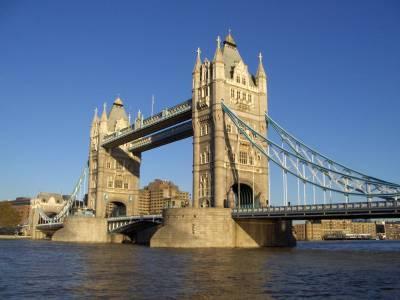 TOWER BRIDGE Bliźniacze wieże londyńskiego Tower Bridge to jedna z najpopularniejszych atrakcji turystycznych miasta.