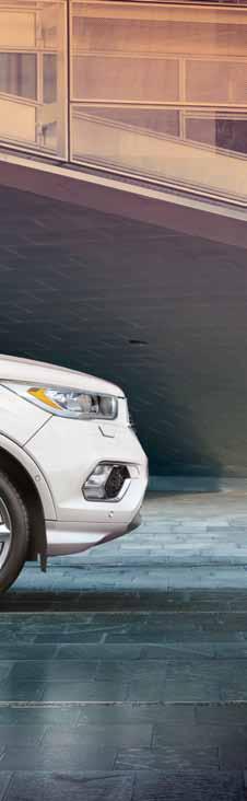 Zewnętrzne elementy stylizacyjne nadwozia Szyby boczne - obramowanie w kolorze aluminium Lusterka boczne - składane elektrycznie, z lampkami oświetlającymi podłoże i pamięcią położenia Górna krata