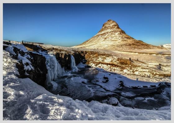Wodospad Kirkjufellsfos Tutaj możesz zobaczyć widok z najpopularniejszych zdjęć Islandii oraz jednocześnie zobaczyć najmniej widowiskowy wodospad.