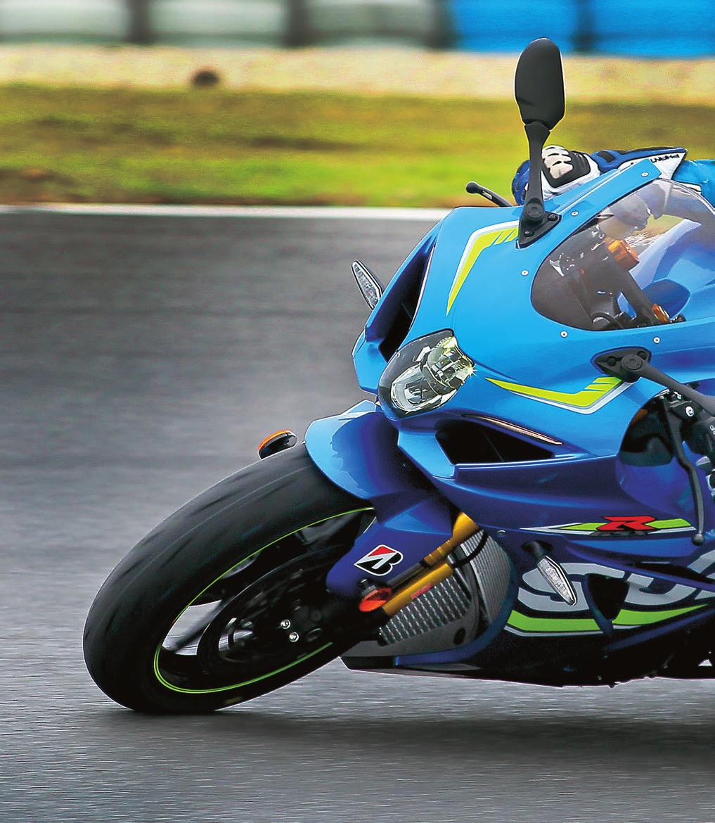 Suzuki GSX-R 1000/R JAPONIA W KO POWRACAJĄCY NIEJAKO ZA SPRAWĄ BMW S 1000RR, WYŚCIG ZBROJEŃ W KLASIE LITROWYCH SPORTÓW ZAOWOCOWAŁ NOWYMI MOTOCYKLAMI Z KRAJU KWITNĄCEJ WIŚNI.