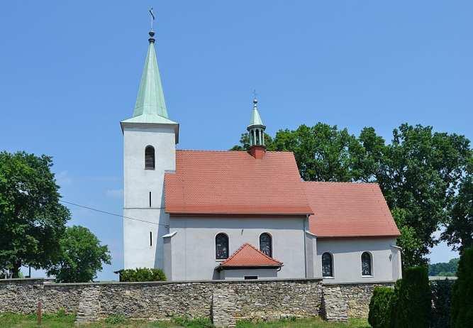 Dziennik Urzędowy Województwa Opolskiego 98 Poz. 3239 dachem mansardowym. W związku z rozwojem hodowli w folwarkach powstawały obory i stajnie.