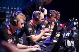 Nasze pasje GRY KOMPUTEROWE Newsy z Pro sceny CS:GO Co się stanie z VirtusPro i ich wahaniem formy? Za niedługo odbędzie się Major w Krakowie oraz Major 2 o 50 000$.