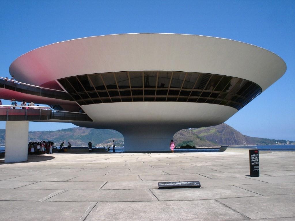 Jest to najbardziej znana budowla w mieście. W galerii zostały zgromadzone najbardziej znane brazylijskie eksponaty sztuki nowoczesnej.