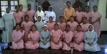 Wygłosiłem także referat na temat medytacji do uczestników zjazdu Krajowej Unii Aśramów w Indiach (National Ashram Aikiyam). Zjazd odbył się niedawno w Kodaikaanal/Tamil Nadu i trwał cztery dni.