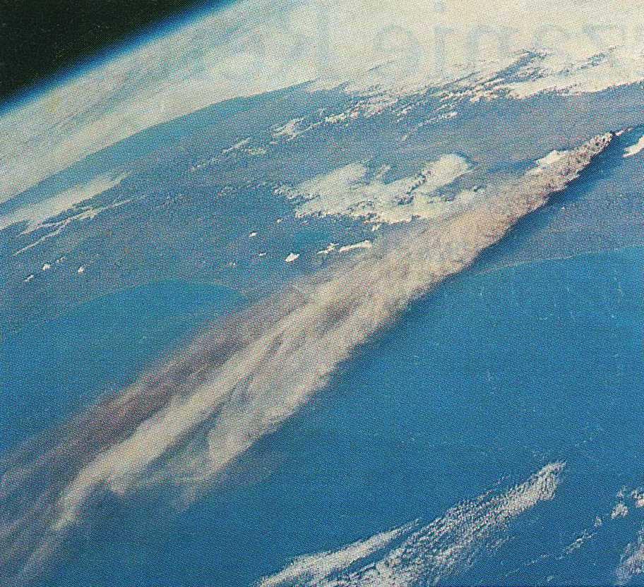 3.04. Migracja zanieczyszczeń w atmosferze erupcje wulkanów 1994 rok erupcja wulkanu na Kamczatce 1883 rok erupcja wulkanu Krakatau: chmura pyłu wyniesiona na 50 km, pył na powierzchni ponad 800 tys.