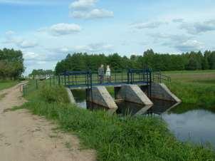 PODSTAWOWA INFRASTRUKTURA MELIORACYJNA = ROLNICZE ZASOBY WODNE Wyszczególnienie A. Obszary wyposażone w systemy odwadniające drenaż zakryty (grunty orne) rowy (użytki zielone) B.