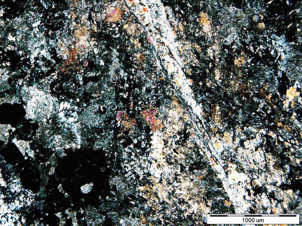 chlo epi żyła grtl Ryc. 3e. Mikrofotografia metamyllonitu z mikrożyłą (PL, Nx).