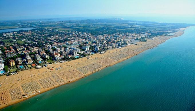 Ze względu na dość bliskie położenie tego pasma górskiego od morza proponujemy cztery jednodniowe wycieczki w Dolomity w oparciu o bazę w Bibione.