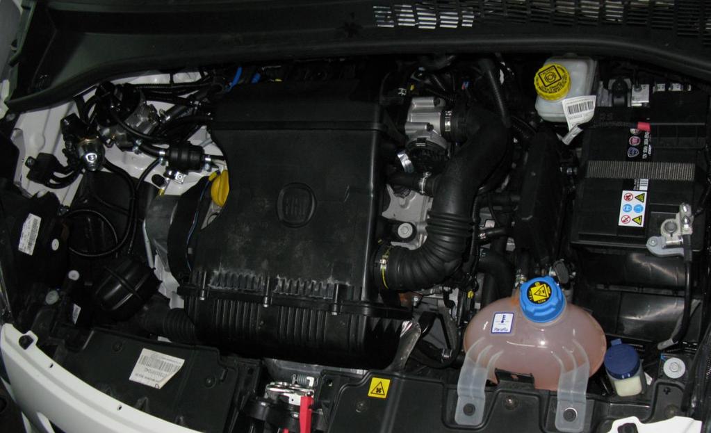 KOMORA SILNIKA Zapoznaj się z lokalizacją urządzeń i elementów zabudowanych w komorze silnika 4 1 2 3 6 5 