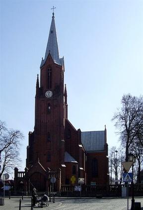 Kościół pw. św. Mikołaja Biskupa Kościół pw.św. Mikołaja Biskupa został zbudowany w stylu neogotyckim w latach 1863-65.