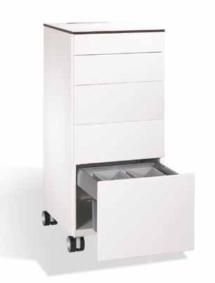 firmową wraz z białym blatem HPL i półką o grub. 13 mm oraz zamykaną lodówką z 2 kluczami Lodówka ze zbiornikami na odpady ułatwiającym utrzymanie czystości w pomieszczeniach konferencyjnych.