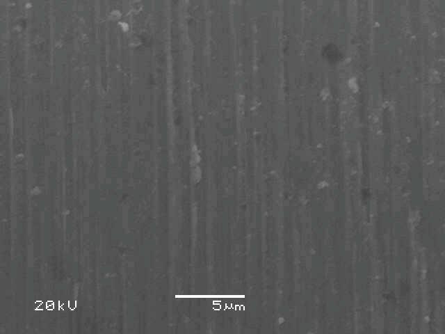 elektrochemiczne U = 3 V, elektrolit 1% r-r wodny NaNO 3, materiał obrabiany stal 0H18N9. Na podstawie otrzymanych obrazów SEM można dokonać jakościowej oceny otrzymanych powierzchni.