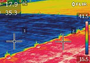 PARAMETRY FIZYCZNE MATERIAŁU POKRYCIA DACHU REFLEKSYJNOŚĆ I EMISYJNOŚĆ REFLEKSYJNOŚĆ EMISYJNOŚĆ Materiał służący do pokrycia dachu, oprócz dobrej refleksyjności powinien charakteryzować się również
