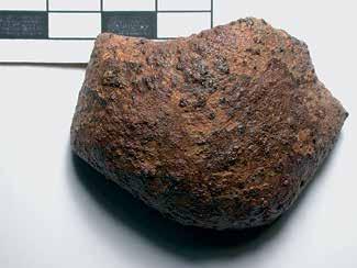 Wszechświat, t. 112, nr 10 12/2011 12/2011 ARTYKUŁY ARTYKUŁY INFORMACYJNE 275 wiadomość o spadku wczesnym rankiem szóstego marca 1636 roku kamienia o niezwykłym kształcie we wsi Dąbrowa Łużycka.