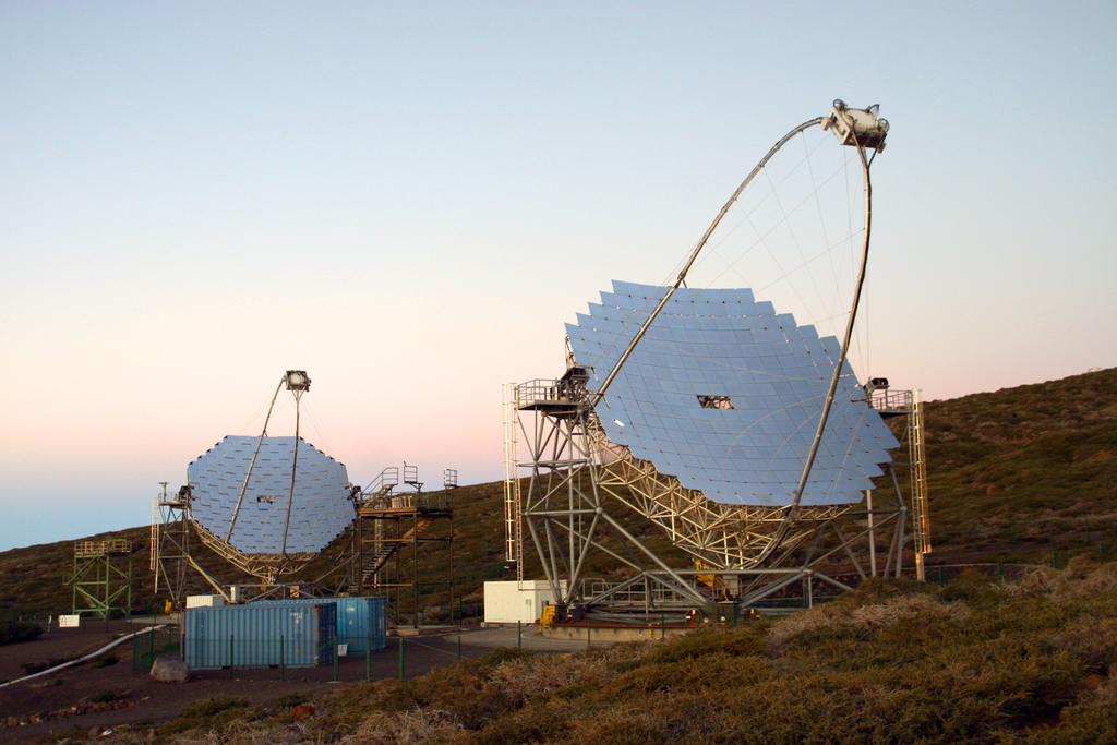 Telescope Array System) cztery 12m teleskopy w Arizonie (potomek