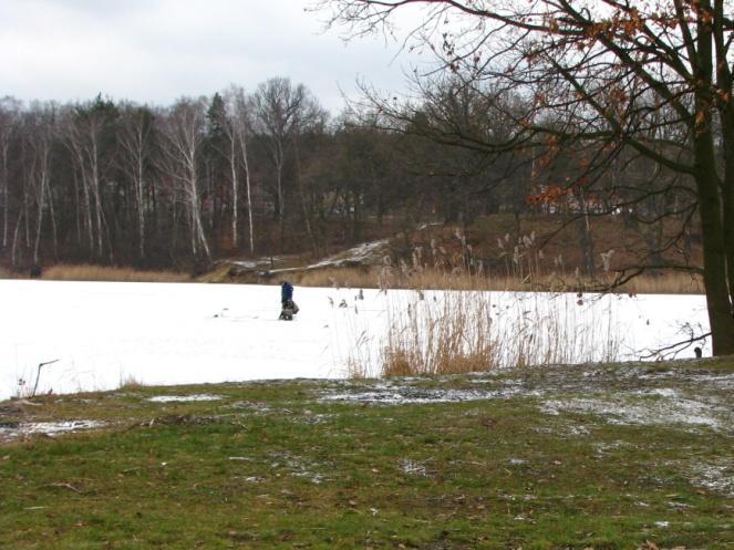 Osoby nieposiadające łodzi mogą je wypożyczyć w klubie żeglarskim na Wałach. Przeciętny spadek Odry wynosi 0,73. Na tym odcinku wystarczy średniej mocy elektryczny silnik.