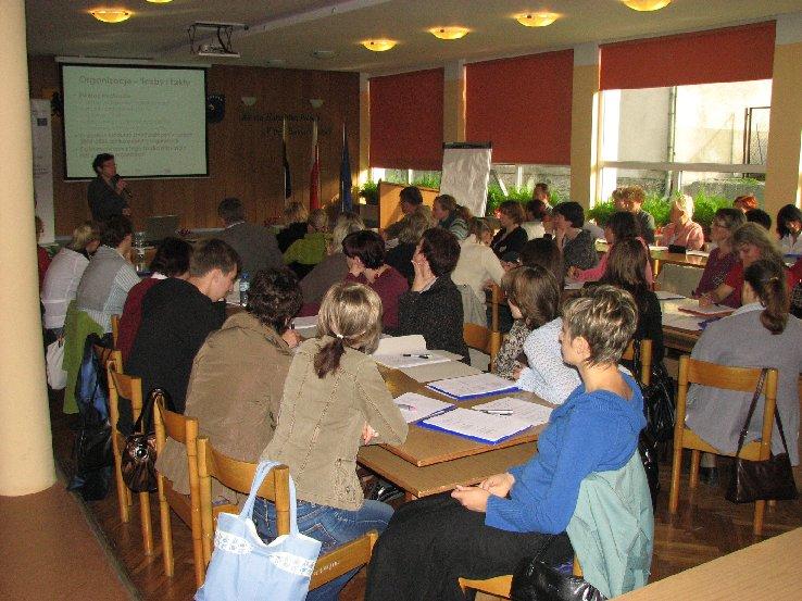 Wspólne dążenie do osiągnięcia celu Projekt obejmował 2 cykle szkoleń: 1. Organizacje pozarządowe jak je założyć, prowadzić i działać 2.