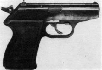 Polskie powojenne pislolety wojskowe Rys. 6.17. 9 mm pistolet wz. P-75; wersja bez bezpiecznika mechanizm spustowo-uderzeniowy podwójnego działania, w dolnej zatrzask magazynka.