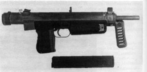 132 Powojenne konstrukcje pistoletów maszynowych 9 mm pistolet maszynowy RAK Przezbrojenie wojsk w karabinki samoczynne na naboje o mocy pośredniej spowodowało, że rola klasycznych pm została