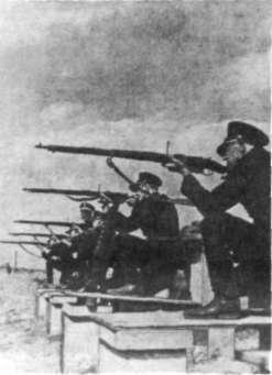 Karabin wz. 1898a Rys. 11.3. 7,92 mm karabin Mausera wz. 1898a Nowo produkowany karabin otrzymał oznaczenie kb wz. 1898a; był to w zasadzie kb Mausera wz.