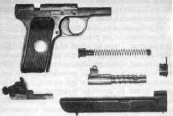 Rys.22.1. 8 mm pistole! g zowy 90 GS obniżenie na łączniku, w minimalnej odległości od magazynka w celu wprowadzenia następnego naboju do komory nabojowej.