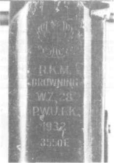 Znaki i cechy występujące Rys. 23.7. 5,6 mm karabinek sportowy wz. 1929 produkcji P.F.K. w Warszawie, na nakładce wypalona cyfra 22 Rys. 23.8. Komora nabojowa 7,92 mm rkm wz. 1928, produkcji P.W.U.-F.