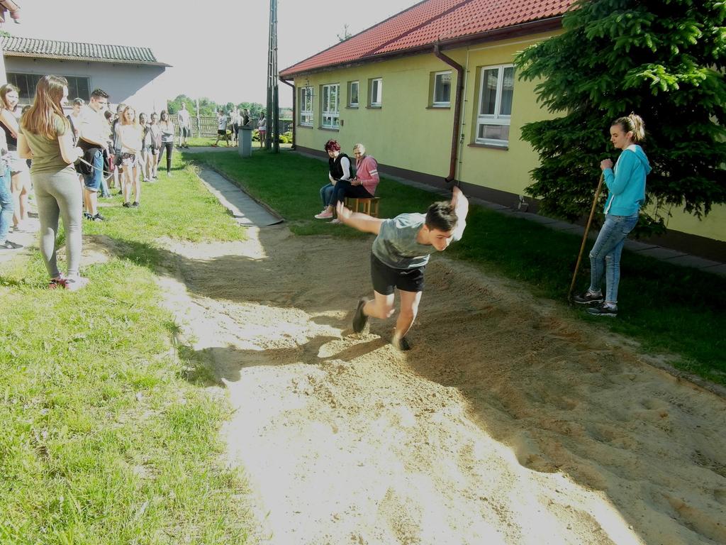 hop zmierzyły się dziewczyny.