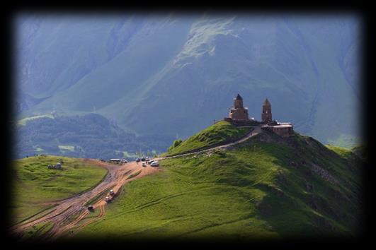 niezbędne). DZIEŃ PIĄTY - Z samego rana (ok. 9:00) schodzimy do Stepancmindy (Kazbegi).