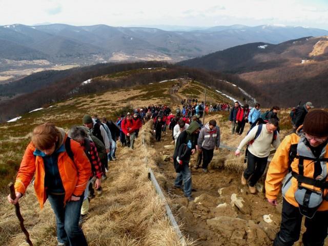 Biwakowanie na skałkach na Tarnicy poza szlakiem.