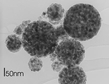 (c) Obraz HRTEM tych nanocząstek.