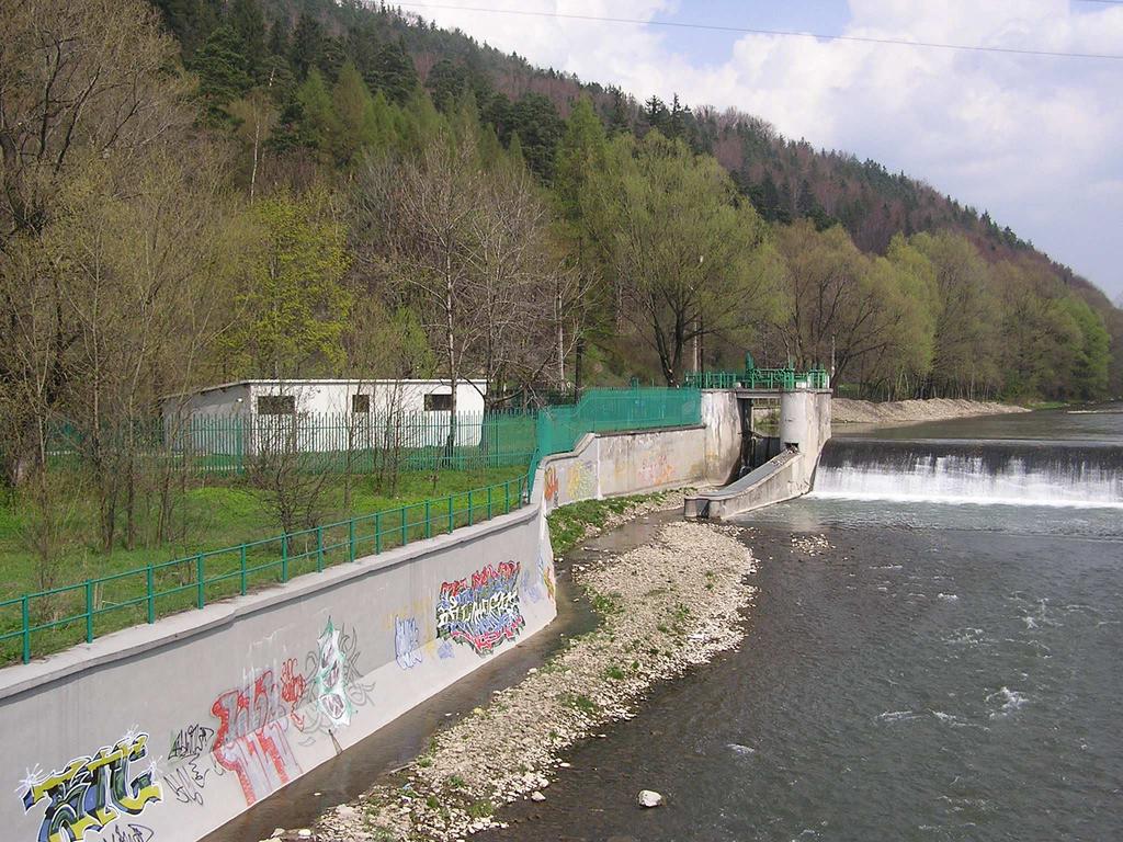 Rys. 6. Miejsce ujmowania wody na rzece Koszarawa dla Stacji Uzdatniania Wody w Żywcu.
