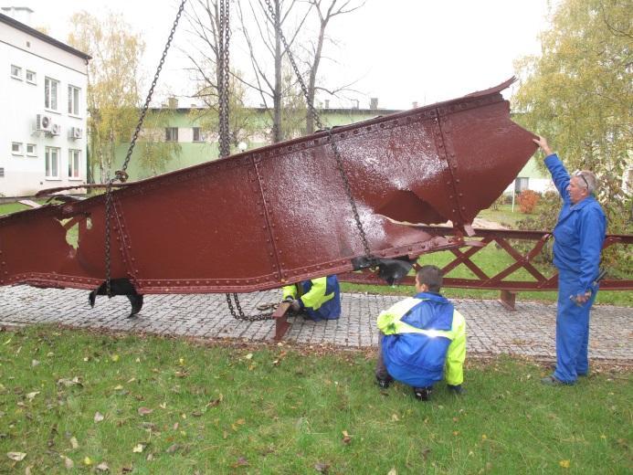 Dokumentacja fotograficzna przenosin elementów konstrukcji oraz ostateczny układ