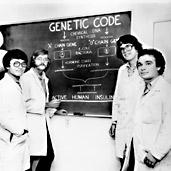 Kilka dat z historii c.d. 1978 Geny kodujące 2 łańcuchy insuliny zostały po raz pierwszy sklonowane i wprowadzone do komórek Escherichia coli przez zespół Arthura Riggsa i Keichiego Itakury z Genentech Inc.