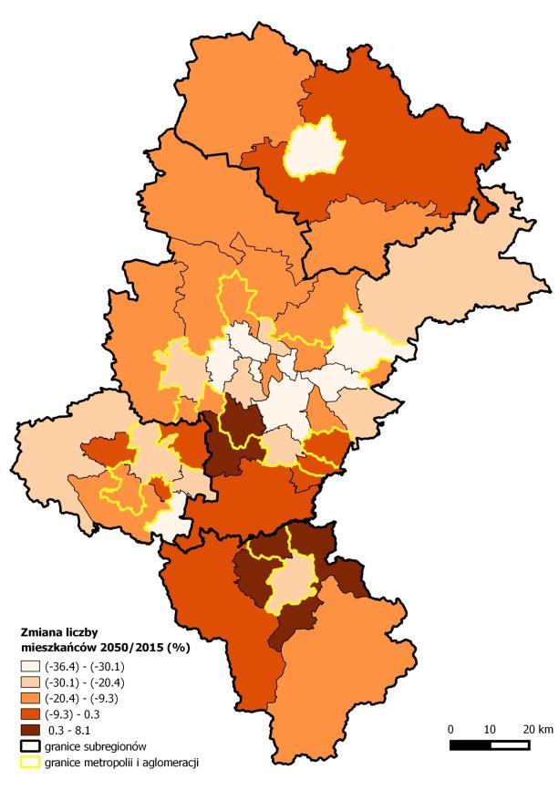 Analizując zróżnicowanie wewnętrzne województwa można zauważyć, że największy prognozowany spadek dotyczy Sosnowca (o 36,4%), a największy wzrost powiatu bielskiego (8,1%).