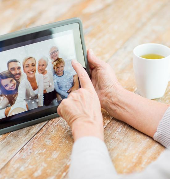 Stosunek do korzystania z Internetu Choć ponad połowa kobiet w wieku 45-70 lat, które rzadko bądź w ogóle nie korzystają z Internetu, uważa, że w ogóle nie mają potrzeby korzystania z sieci, to