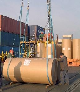 P e r s p e c t i v e C a r g o e s f o r t h e P o r t s Ever larger volumes of unitised cargoes and semi-finished products like paper reels, woodpulp and steel products are now being handled by