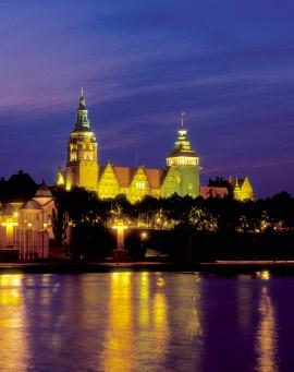 Szczecin, as the closest gateway to Berlin, gives the opportunity to visit two countries during one day. Świnoujście is the only Polish city spread over several dozen islands.