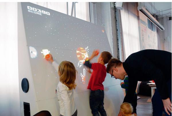 Atrakcyjny format Magiczna Ściana to interaktywna rozrywka dla dzieci i dorosłych.