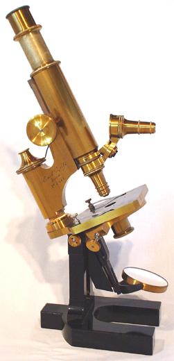 Mikroskop Urządzenie służące do obserwacji małych obiektów, zwykle niewidocznych gołym okiem, albo przyjrzenia s i ę