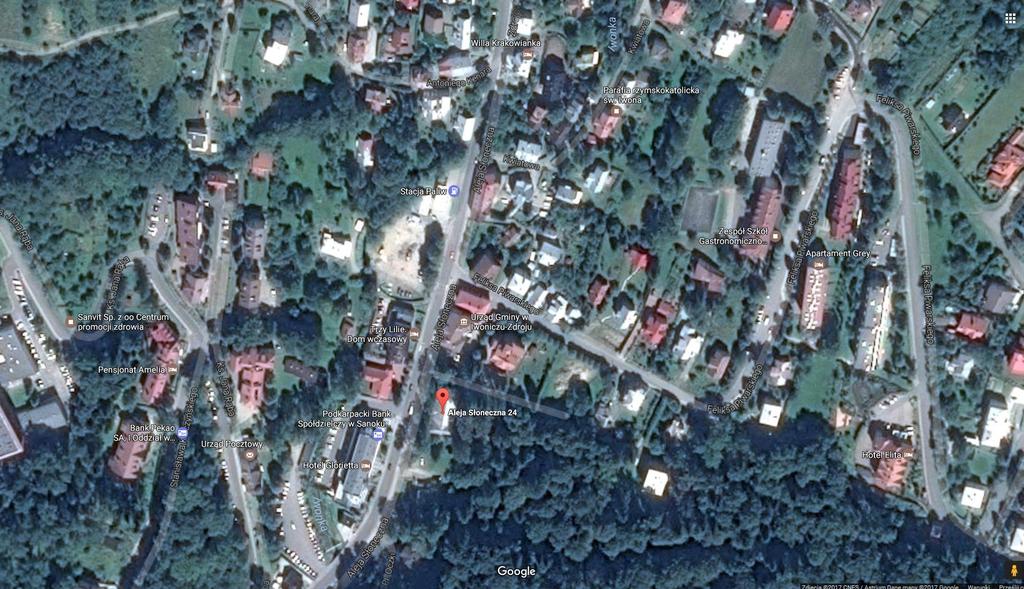 LOKALIZACJA I DOSTĘPNOŚĆ KOMUNIKACYJNA Wizualizacje zostały wykonane przy wykorzystaniu oprogramowania Google Earth "Image 2015 DigitalGlobe" Od strony wschodniej nieruchomość graniczy z gruntami