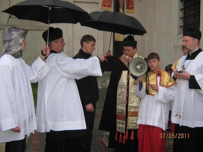 OMI Gniewań ołtarza z naszych oblackich parafii oraz z parafii sąsiadujących, jaki odbył się w Tywrowie. 29 maja w Gniewaniu uroczyście poświęciliśmy nowy konfesjonał. O.