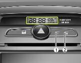 Cechy samochodu Hyundai WYPOSAŻENIE WEWNĘTRZNE Monitor LCD (zegar i temperatura zewnętrzna) (opcja) Na monitorze wyświetlany jest zegar i temperatura zewnętrzna.